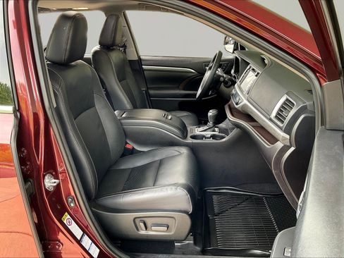 Used 2018 Toyota Highlander Limited AWD/4WD image 30