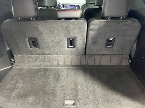 Used 2024 Chevrolet Traverse RS image 31