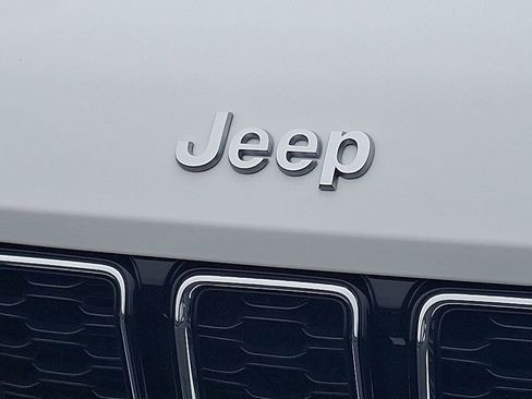 New 2025 Jeep Grand Cherokee Limited image 21