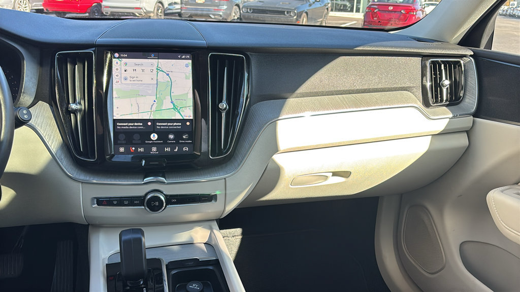 Certified 2025 Volvo XC60 B5 Plus w/ Climate Package AWD/4WD image 9