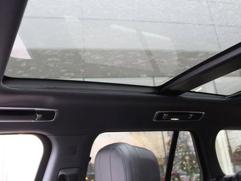 Used 2025 Land Rover Range Rover SE image 23