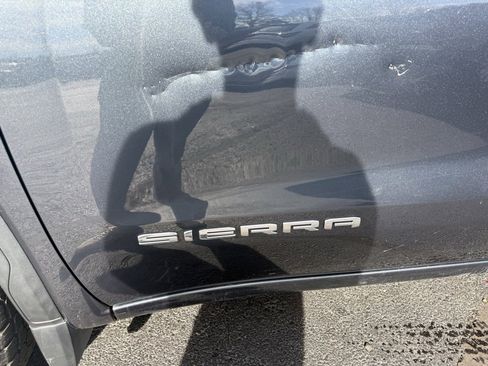 Used 2022 GMC Sierra 1500 SLE image 7