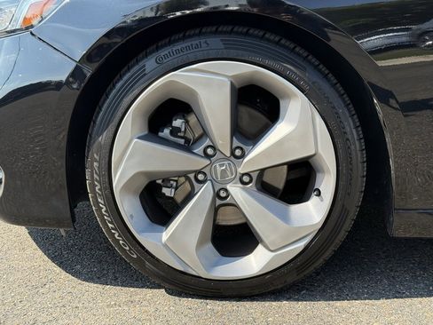 Used 2018 Honda Accord Touring image 16