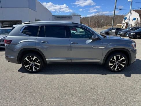 Used 2024 Volkswagen Atlas SEL Premium R-Line image 4