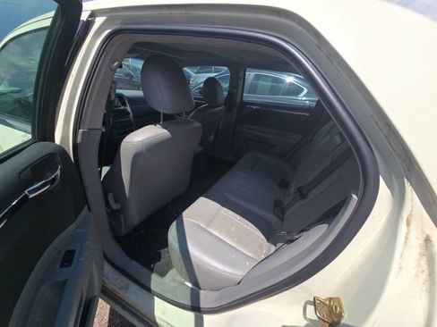 Used 2006 Chrysler 300 Touring w/ Comfort/Convenience Group RWD image 4