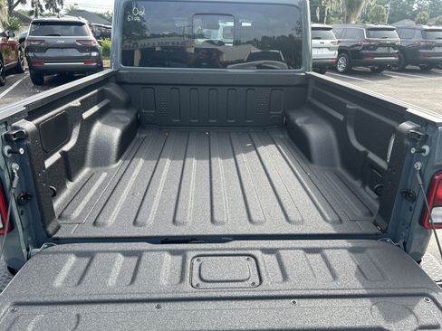 New 2025 Jeep Gladiator Sport image 5