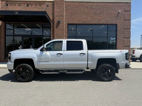 Used 2017 Chevrolet Silverado 1500 LTZ Z71 w/ Redline Edition image 3