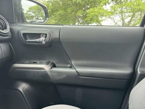 Used 2019 Toyota Tacoma TRD Sport AWD/4WD image 41