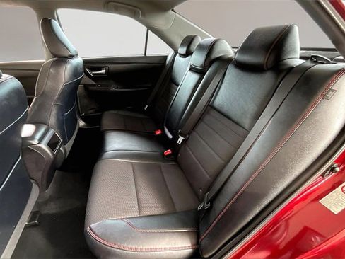 Used 2017 Toyota Camry SE image 19