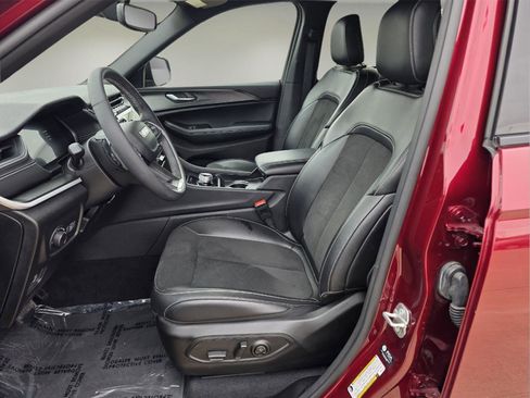 Used 2024 Jeep Grand Cherokee Altitude image 20