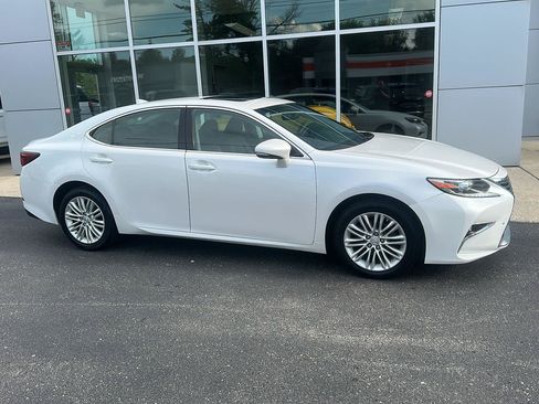 Used 2016 Lexus ES 350 w/ Accessory Package FWD image 1