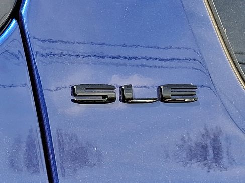 Used 2023 GMC Acadia SLE w/ Driver Convenience Package image 30