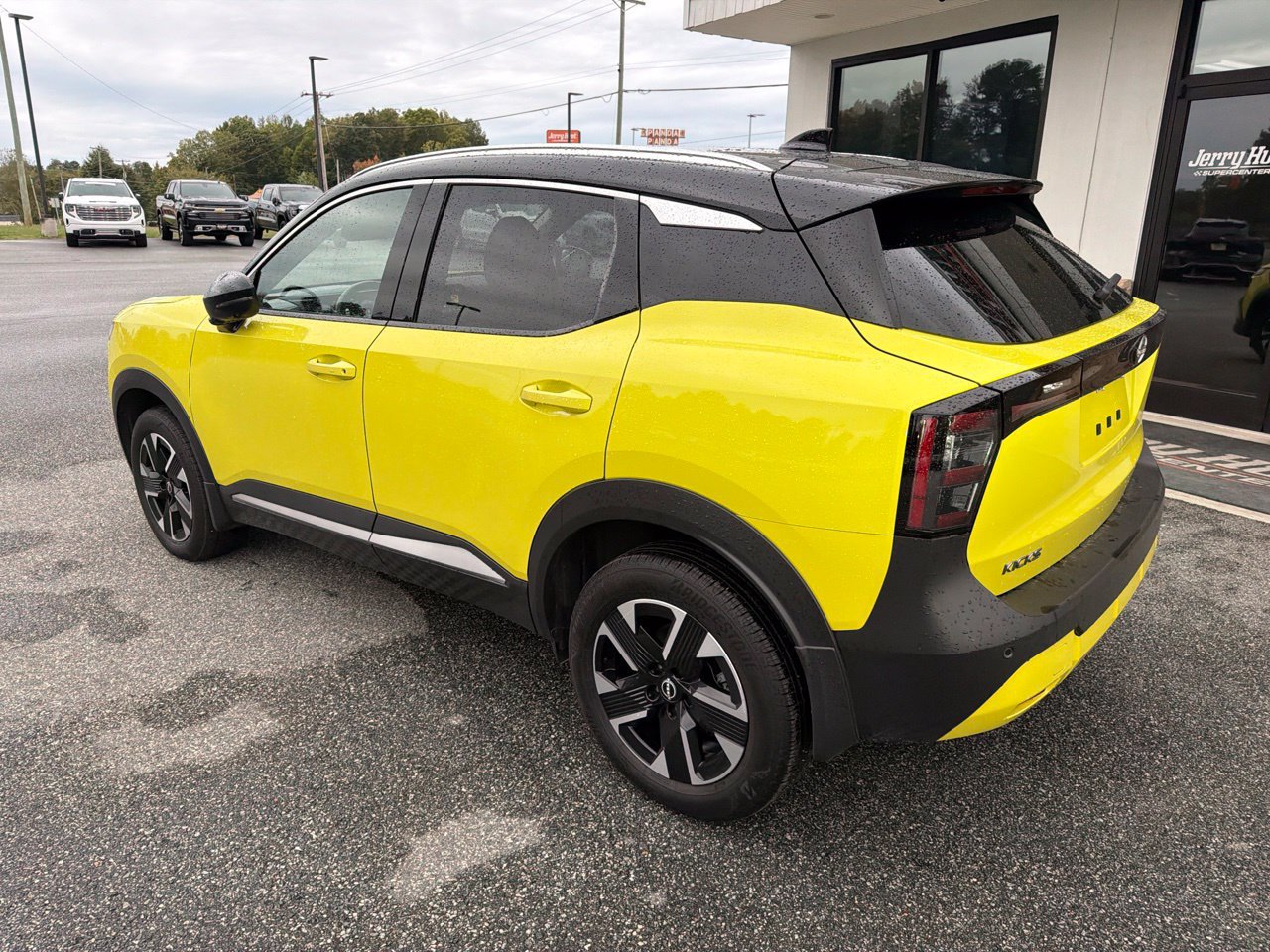 Used 2025 Nissan Kicks SR FWD image 7