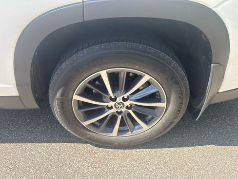 Certified 2019 Toyota Highlander XLE AWD/4WD image 5