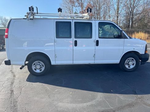 Used 2017 Chevrolet Express 2500 image 6