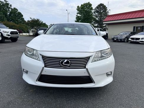 Used 2013 Lexus ES 350 w/ Luxury Pkg FWD image 2