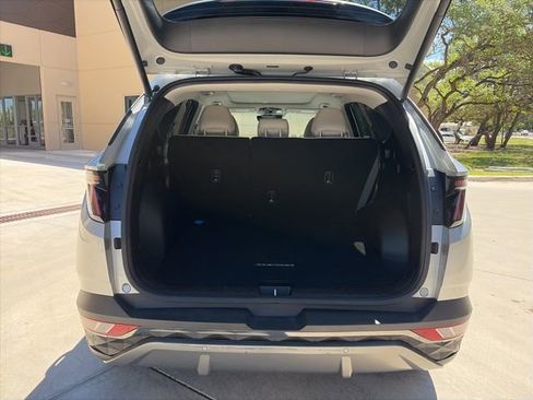 Used 2023 Hyundai Tucson Limited w/ Cargo Package AWD/4WD image 4