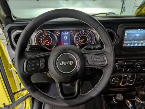 Used 2023 Jeep Gladiator Sport AWD/4WD image 15