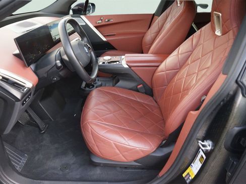Used 2022 BMW iX xDrive50 w/ Premium Package AWD/4WD image 9
