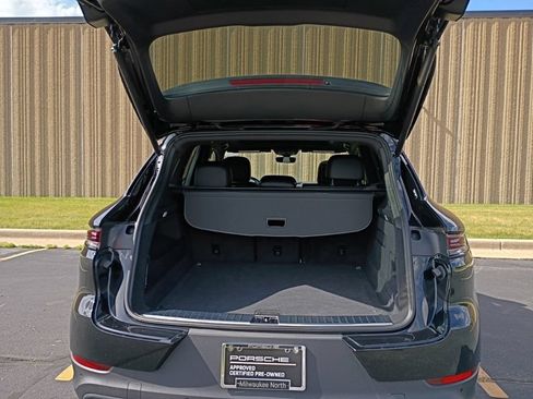 Certified 2025 Porsche Cayenne AWD/4WD image 13