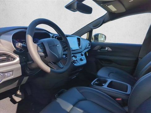 New 2026 Chrysler Pacifica Select w/ S Appearance Package image 3