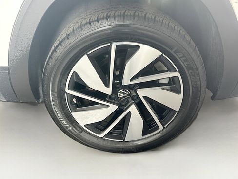 Used 2025 Volkswagen Atlas SE image 11