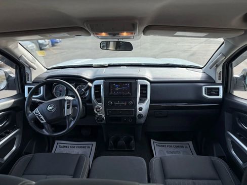 Used 2018 Nissan Titan SV image 18
