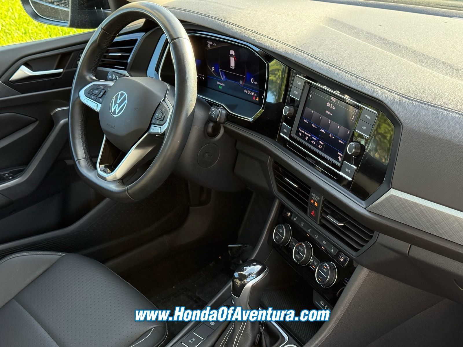 Used 2024 Volkswagen Jetta SE FWD image 9