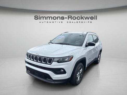 Used 2024 Jeep Compass Latitude AWD/4WD image 8