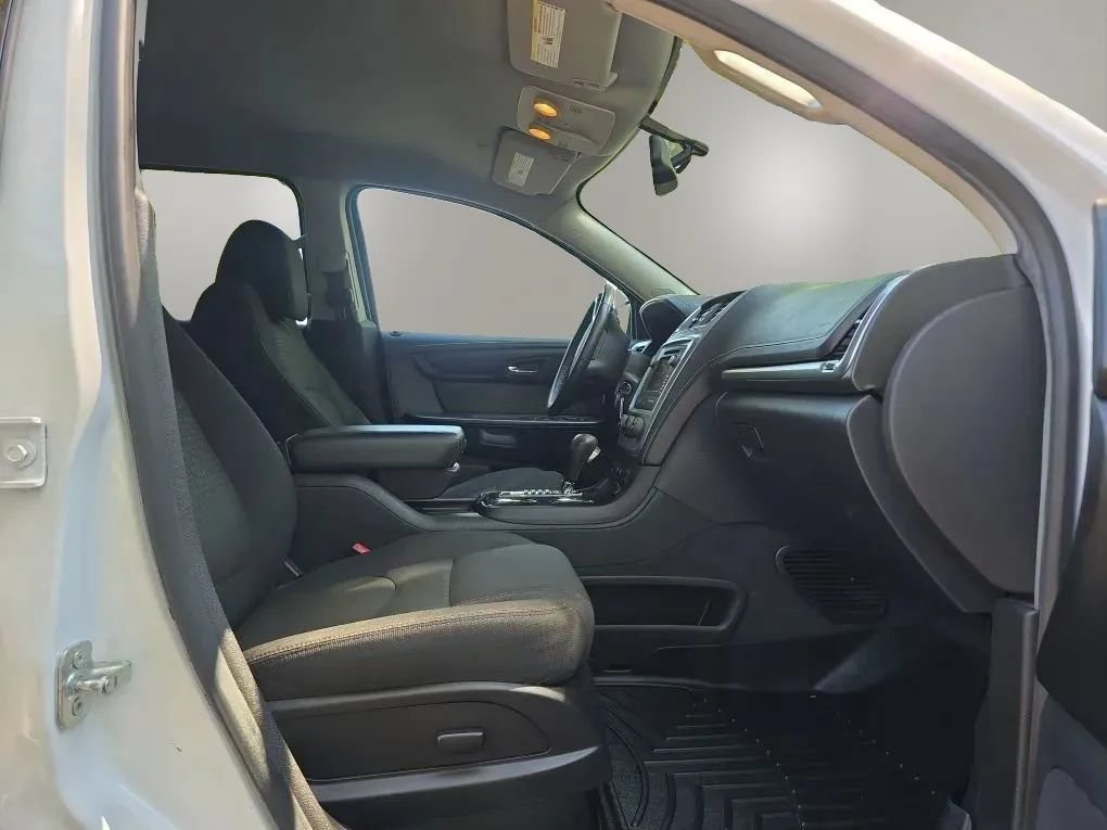 Used 2016 GMC Acadia SLE FWD image 42
