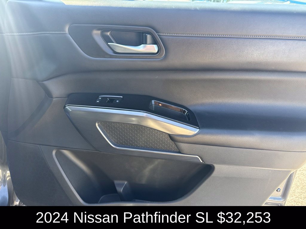 Used 2024 Nissan Pathfinder SL AWD/4WD image 21