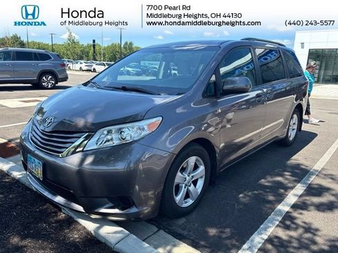 Used 2016 Toyota Sienna LE FWD image 1