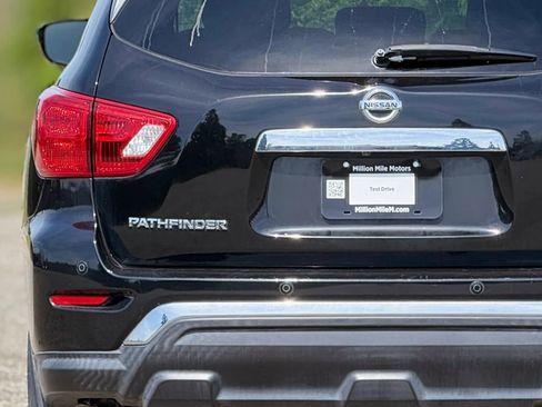 Used 2017 Nissan Pathfinder SV FWD image 13