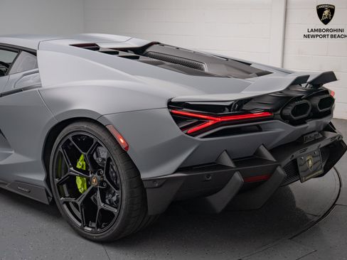 Used 2024 Lamborghini Revuelto image 19
