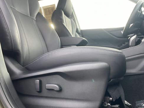 Used 2024 Subaru Forester Touring w/ Pop Package 2 image 4