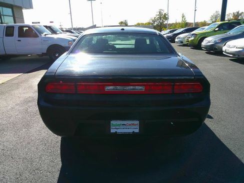 Used 2010 Dodge Challenger SE image 2
