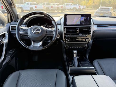 Used 2023 Lexus GX 460 Premium w/ Premium Package image 8