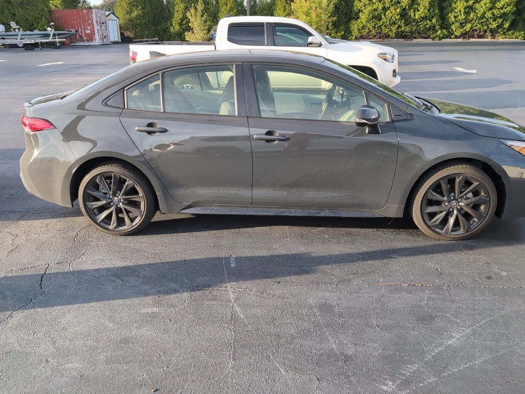 Used 2026 Toyota Corolla SE FWD image 6