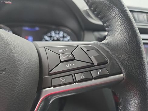 Used 2020 Nissan Rogue SV image 40