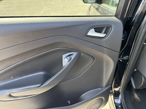 Certified 2018 Ford Escape SE image 11