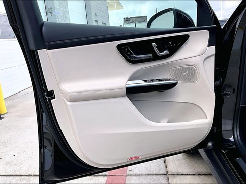 Used 2025 Mercedes-Benz GLC 300 image 19