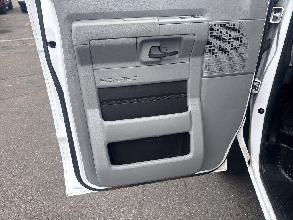 Used 2014 Ford E-250 and Econoline 250 Extended w/ Power Group RWD image 11