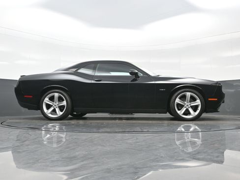 Used 2017 Dodge Challenger R/T image 27