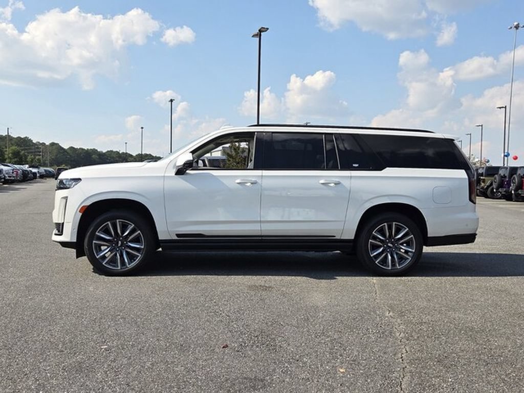 Used 2022 Cadillac Escalade ESV Sport Platinum RWD image 2