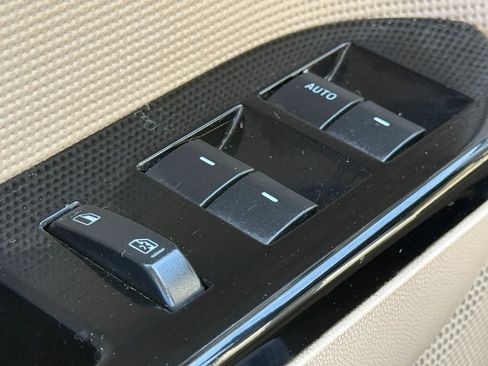 Used 2010 Ford Escape Limited image 23