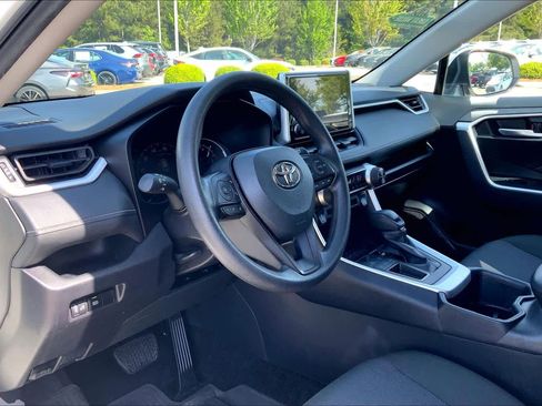 Used 2025 Toyota RAV4 XLE image 17