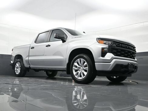 Used 2022 Chevrolet Silverado 1500 Custom AWD/4WD image 31