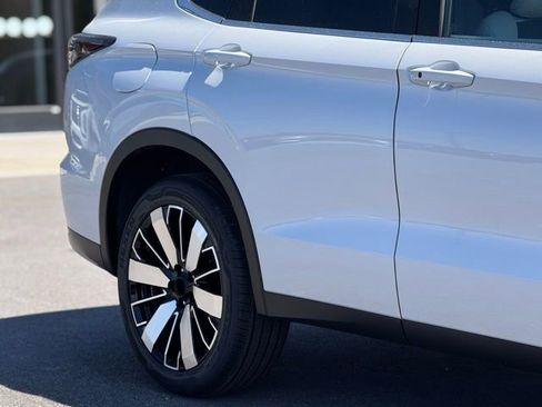 New 2026 Mitsubishi Outlander FWD image 4