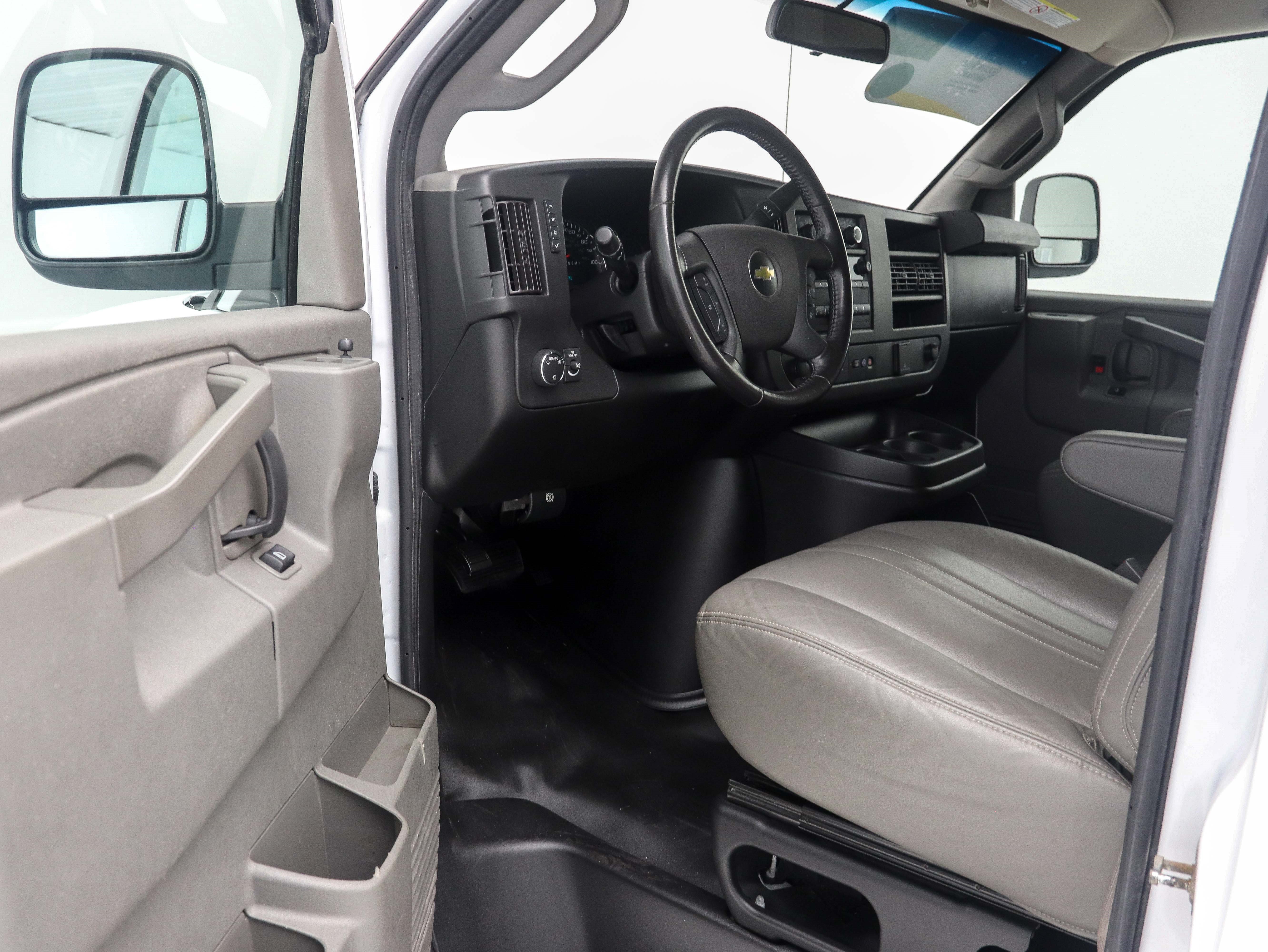 Used 2021 Chevrolet Express 3500 LS RWD image 16