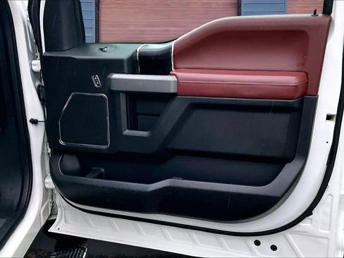 Used 2018 Ford F150 Platinum w/ Equipment Group 701A Luxury image 25